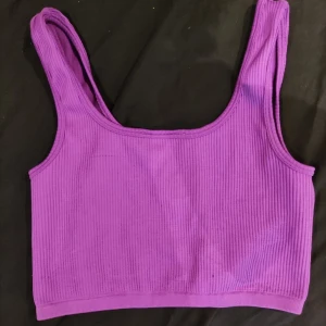 Kort linne - Kort linne/topp Stretchigt material 30 kr