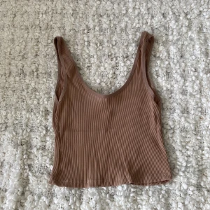 Topp - Beige och svart toppar. 🤎🖤