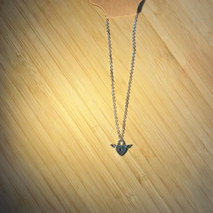 Fint halsband  - Jette fint hemmagjorda halsband med nyckeln lås