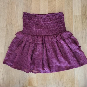 Neo Noir kjol strl S - Fint skick 