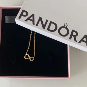 Pandora halsband - Pandora halsband, box tillkommer, nyskick, fri frakt. Meddela för fler bilder eller mer information💕