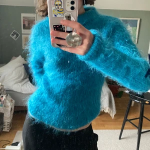 Mohair  - Stickad tröja i Mohair, skarp blå färg! 