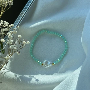 Handgjort armband 🤍 - .