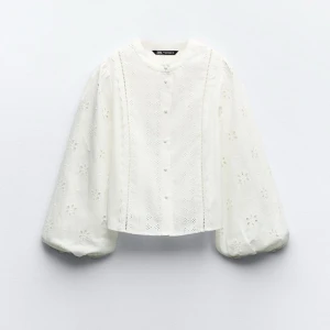 Vit blus - Jättefin och oanvänd blus från zara❣️ använd gärna köp nu!