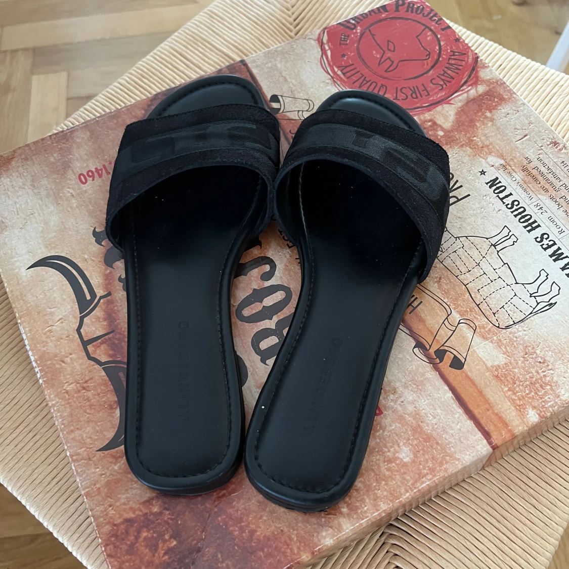 J.Lindeberg tofflor  - 90