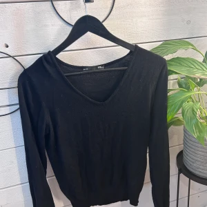 Finstickad tröja - Stor i storleken. Inte använd så mycket 