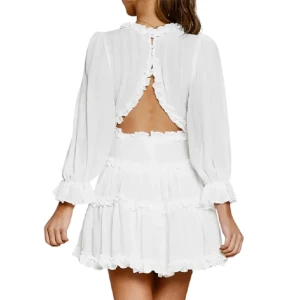 Klänning - Säljer denna jättefina studentklänningen! Aldrig använd💕