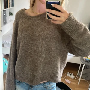 Stickad tröja - Jätte fin brun stickad Carin Wester tröja. I storlek S. Säljer pga att jag inte använder den. 