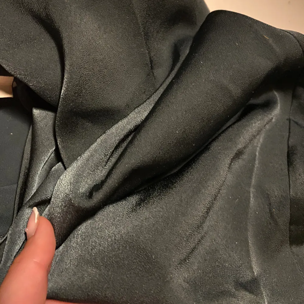 Jätte fint mörkgrönt linne ifrån Esprit i storlek S/M, är lite större i storleken!☺️ Använd 1-2 gånger💞. Toppar.