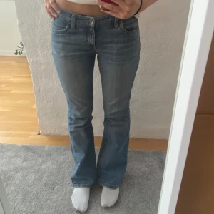 Lågmidjade jeans - Lågmidjade jeans från Esprit!!! Så najs färg och passform 🥰