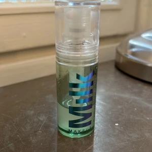 Milk primer  - Säljer min mini milk primer då den inte kommer till användning, det är lite mindre än hälften kvar. Kom privat om du har frågor ❤️