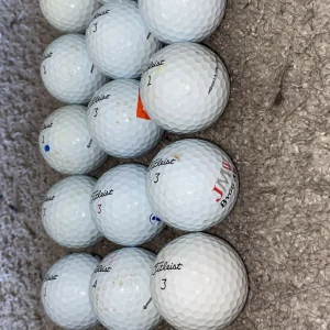 V1 PRO golfbollar  - 15 st Återanvända PRO V1 golfbollar som är i ett väldigt fint skick