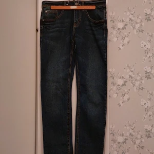 Jeans för tonåring  - Fina jeans för tonåring i mycket bra skick. 