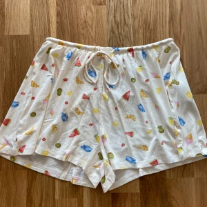 Pyjamas shorts - Söta pyjamas shorts från Gina. Storlek S. Aldrig använda, prislappen sitter kvar. 