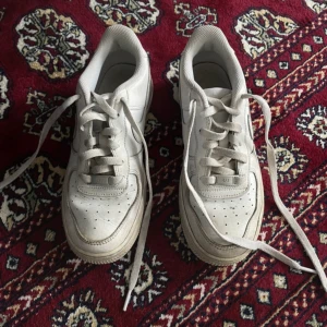 Nike Air Force - Bra skick men i behov av en tvätt! Kom med bud!