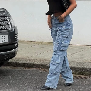 Intresse koll cargo byxa jeans - Kille intresset på dessa cargo byxorna i jeans 