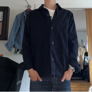 Overshirt - Säljer nu denna riktigt feta overshirten! Skicket är 10/10 helt ny, nypris 1399, tveka inte på att höra av er!