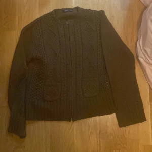 Kofta strl 42/44 - Fin brun kofta i strl 42/44 