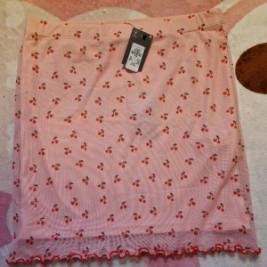 Körsbär rosa kjol  - Nytt skick