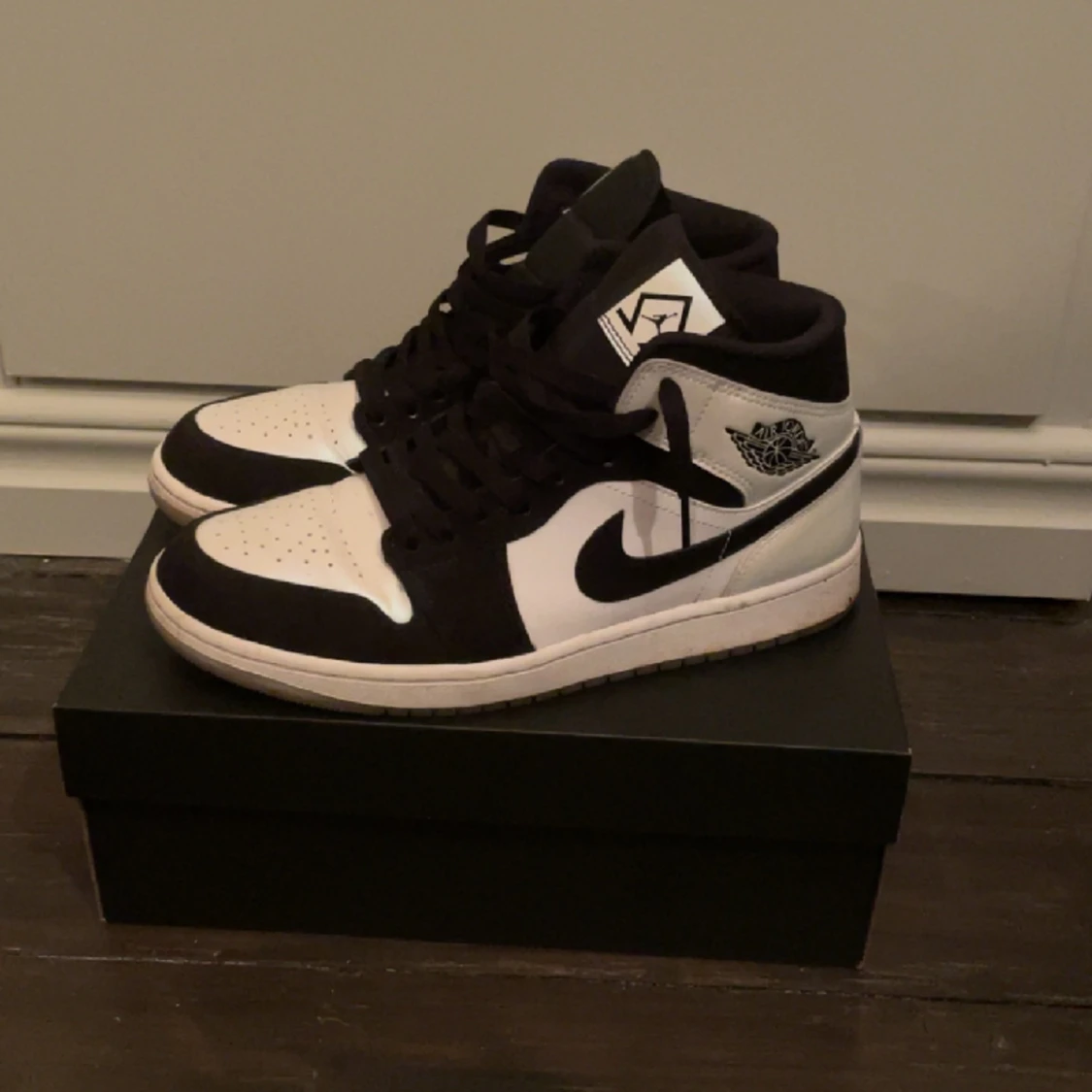 Jordan 1 mid