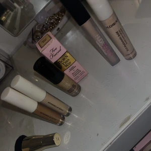 Smink - Säljer alla dessa, är endast swachade på handen. Skriv om ni är intresserade, och vilket pris ni tänker er🥰