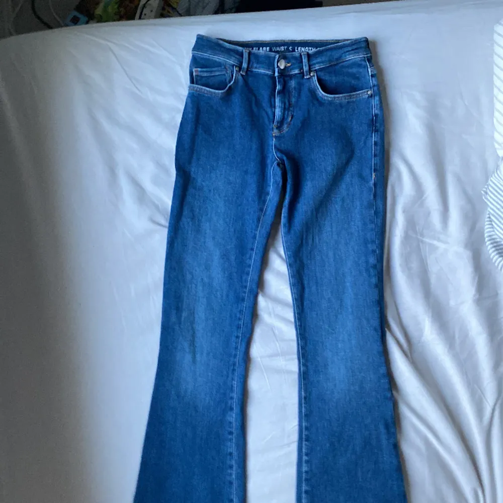 Helt nya jeans från bik bok säljer för att jag inte använder dom men dom är verkligen jättesnygga  LOW WAIST . Jeans & Byxor.