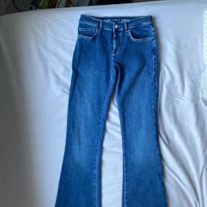 Jeans - Helt nya jeans från bik bok säljer för att jag inte använder dom men dom är verkligen jättesnygga  LOW WAIST 