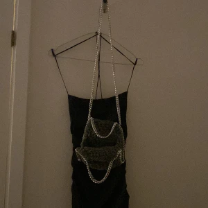 Grön väska - Jätte fin virkad grön väska, nästan oanvänd, liknar Stella McCartney väskan.