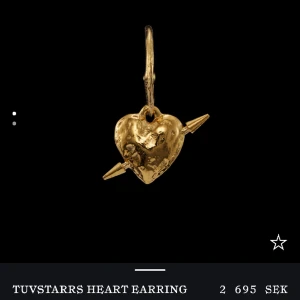 Maria Nilsdotter örhängen  - Intressekoll på mina jättefina Maria Nilsdotter örhängen. Köpte i somras 2023 och är knappt använda, jättefina. Har box och äktahets bevis, ett örhänge kostar 2997 så totalt kostade de nya 5995 . Säljer för 3500  eller längre, skriv vid instresse🩷