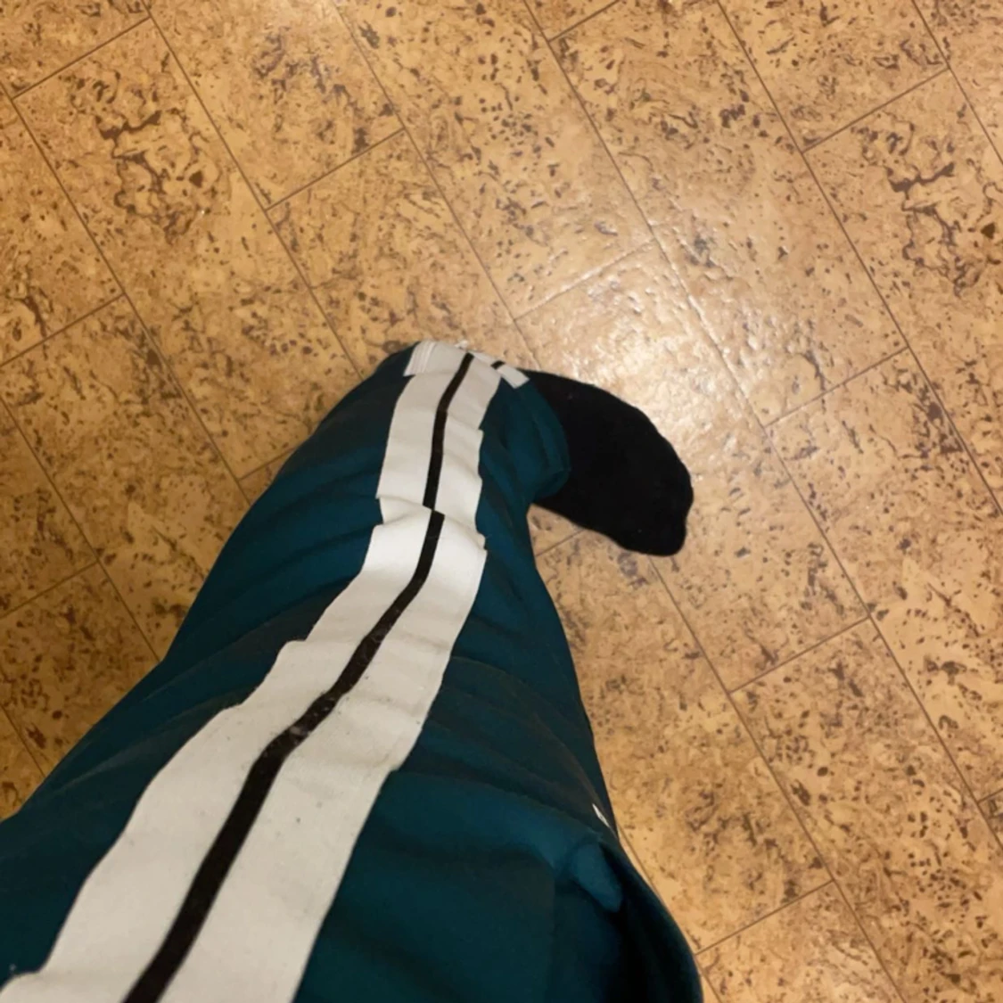 Säljer ett par fettta gröna Palm angels byxor storlek M men passar S kan även byta mot något   - 91