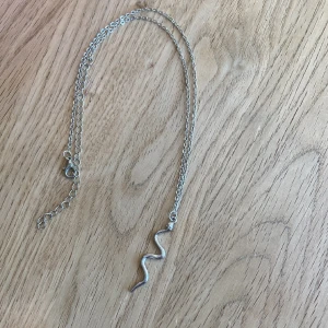 halsband med orm - oanvänd 