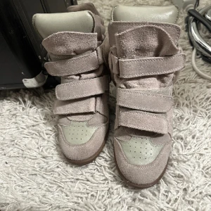 Isabel marant  - Är bytt innersula i skon därav priset Skick enligt bild använda men fortfarande fina 
