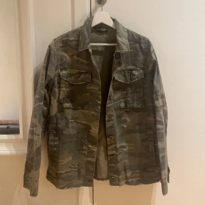 Vårjacka - En superfin vår/sommar jacka i nyskick! 250kr+frakt💕