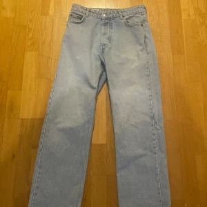 Jeans Just Junkies - Storlek 29/32 Nypris 1299