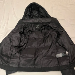 Vinterjacka - Har använt en halv vintern den är i bästa skick alltså som ny. Orginall pris ligger på 1799kr