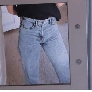 Jeans från Nelly storlek 34 