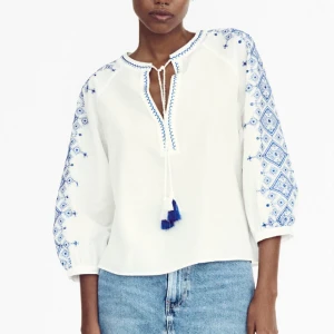 Söt blus från Zara - Söt blus från Zara med detaljer, aldrig andvänd💗