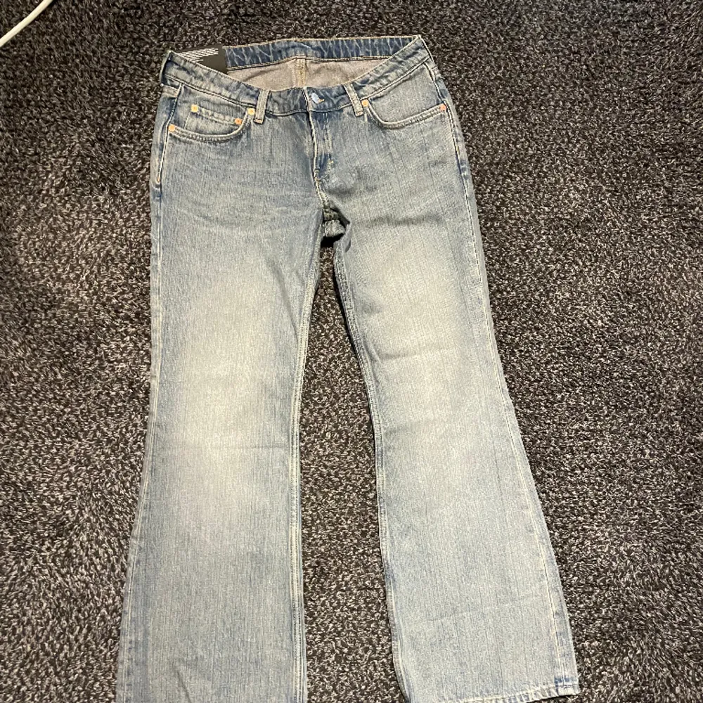 Byter eller säljer dessa jeans då dom är försmå. Jag kan byta dom mot ett par liknande jeans. . Jeans & Byxor.