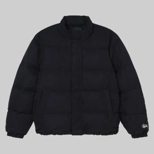 Stussy ripstop puffer jacka - Stussy jacka i fint skick! Finns även fickor på insidan av jackan. Storlek xs men sitter fint på mig som vanligtvis bär storlek s. Oversized passform. Dm för fler bilder/frågor <3