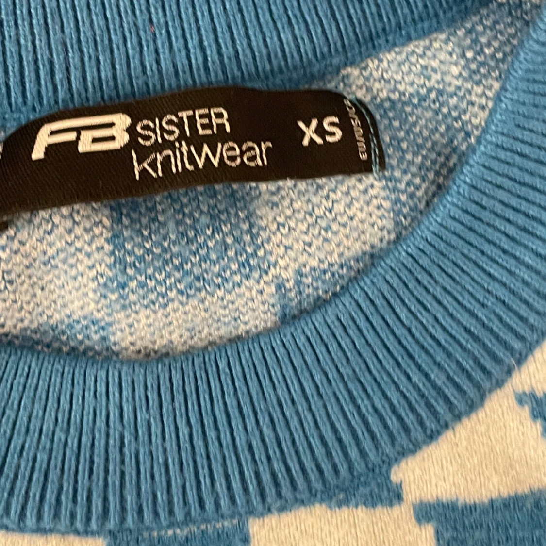 Fin stickad blåtröja - 90