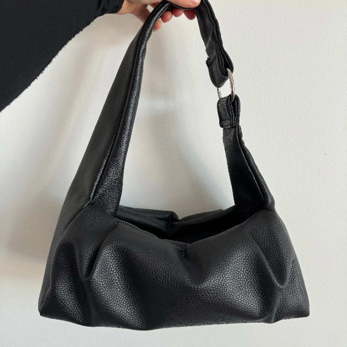 Svart axelväska 