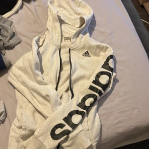 Adidas hoodie - Adidas hoodie  Storlek s 
