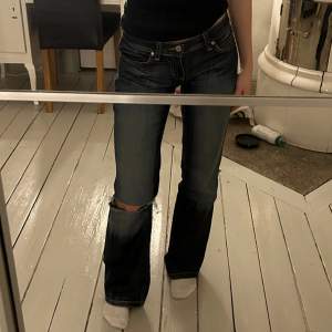 lågmidjade jeans från only i storlek xs 🩷 inga defekter 