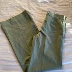 Gröna byxor - Använda men i fint skick 