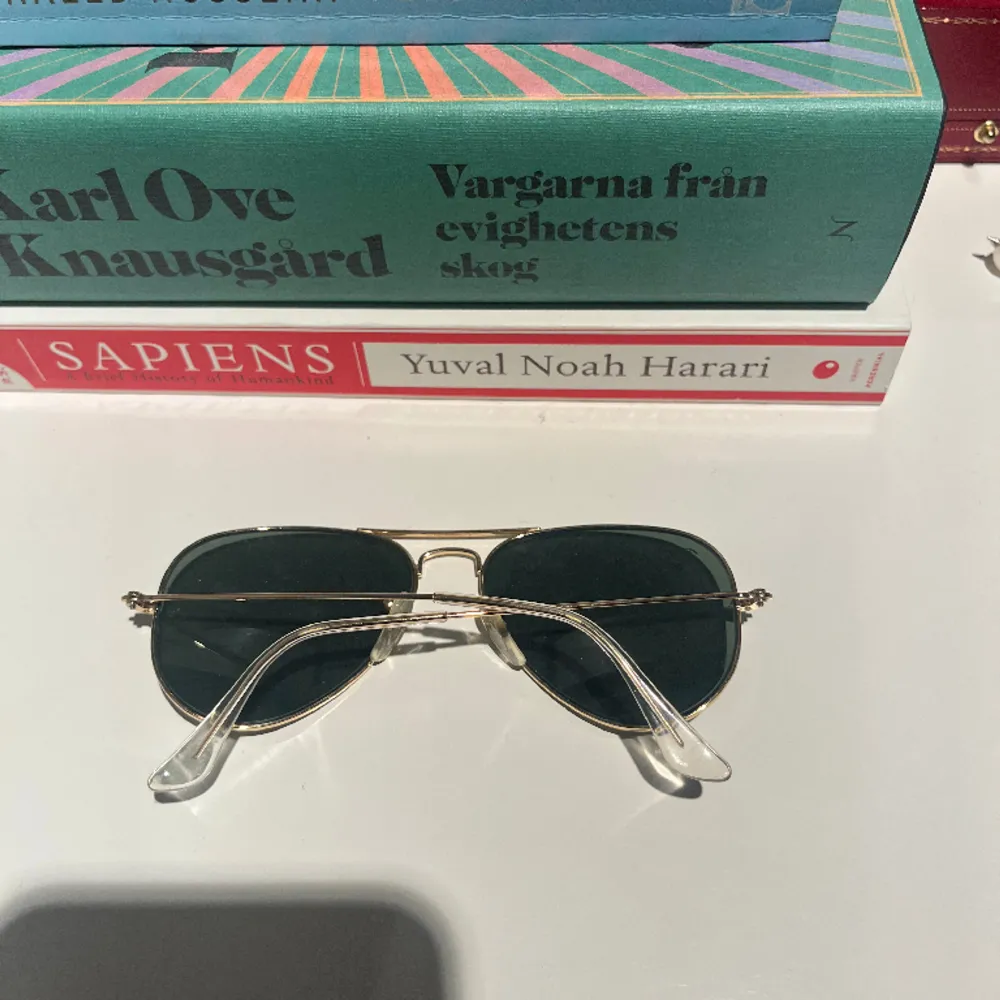 Solglasögon från Rayban i nyskick.. Accessoarer.