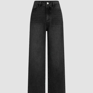Svarta straight jeans - Helsvarta superfina helt oanvända jeans från Cider i storlek 38. Det är inte exakt den på bilden då de var slutsålda men de är extremt snarlika.
