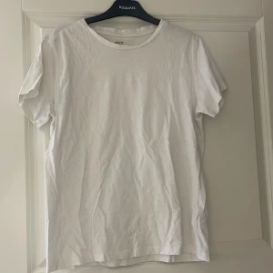 T-shirt  - T-shirt i storlek S och i mycket gott skick 