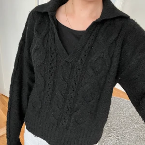 Fin stickad tröja - Bra skick, fina detaljer