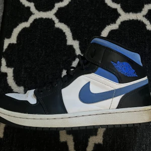 Jordan 1 Racer blue - Jag har köpt de på jd  Storlek 42  Vill nt ha de längre pga de är för stora 