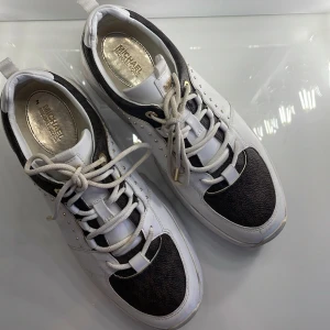 Michael Kors skor  - Använda men fortfarande bra skicka 